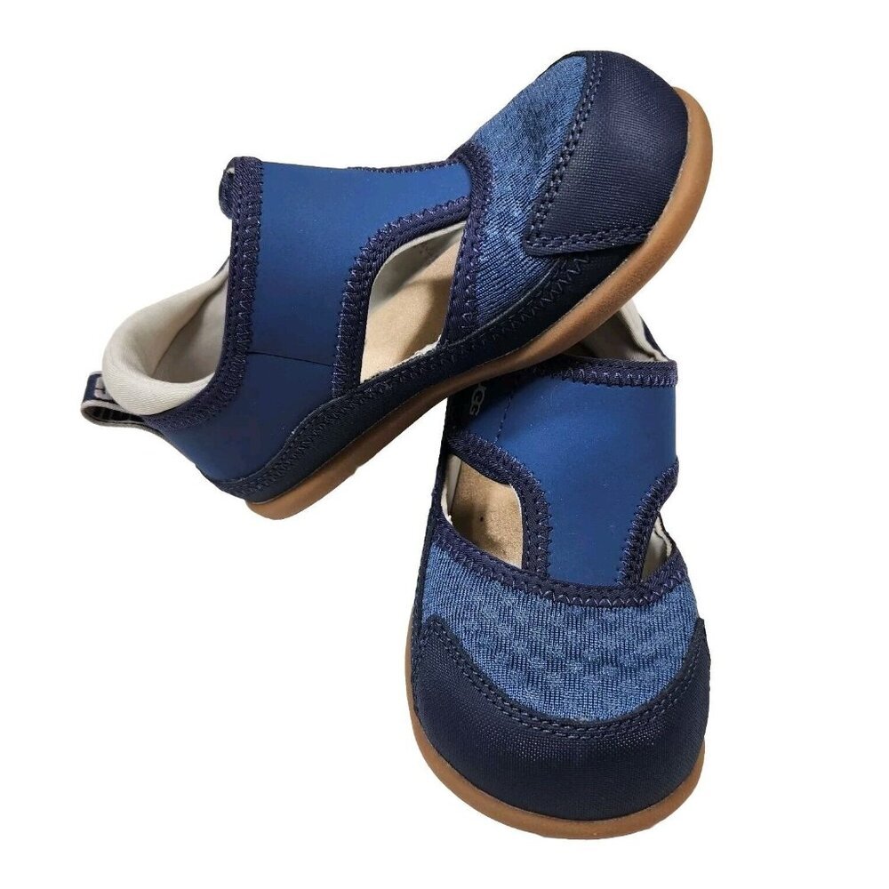 UGG Kids Toddler Girls Size 10 Low Top Closed Toe Shoes Hook Loop Closure 348